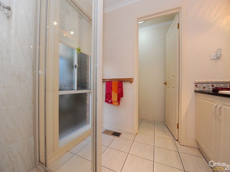 10 Dirkala Retreat, Berwick VIC 3806