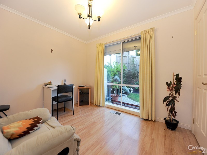 10 Dirkala Retreat, Berwick VIC 3806