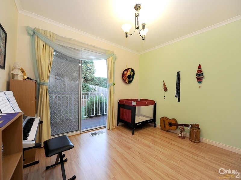 10 Dirkala Retreat, Berwick VIC 3806
