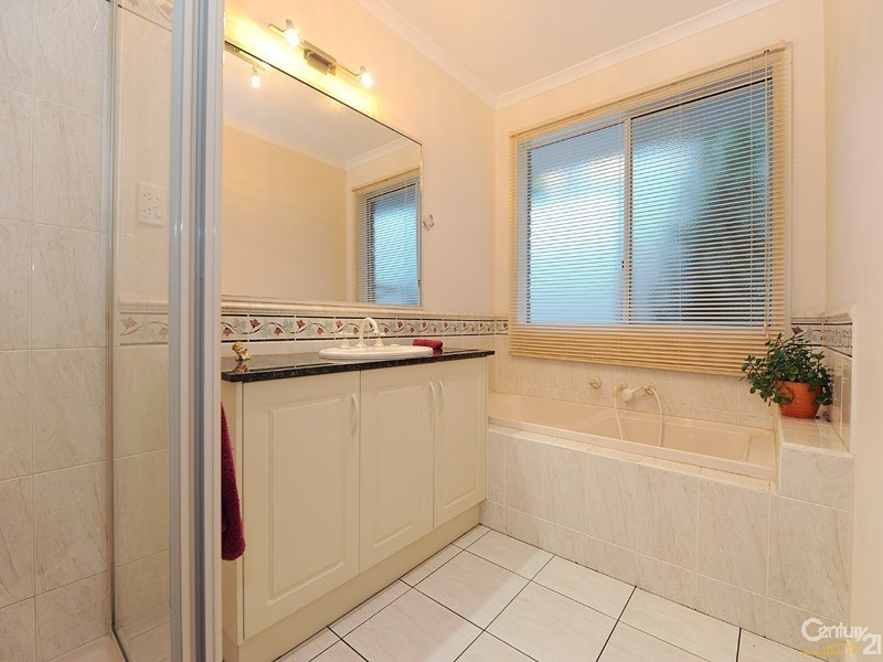 10 Dirkala Retreat, Berwick VIC 3806