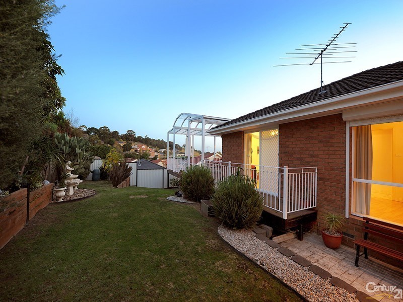 10 Dirkala Retreat, Berwick VIC 3806