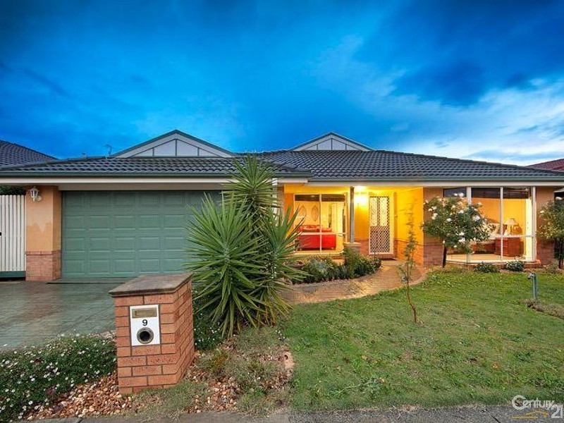 9 Rodlarni Crescent, Berwick VIC 3806