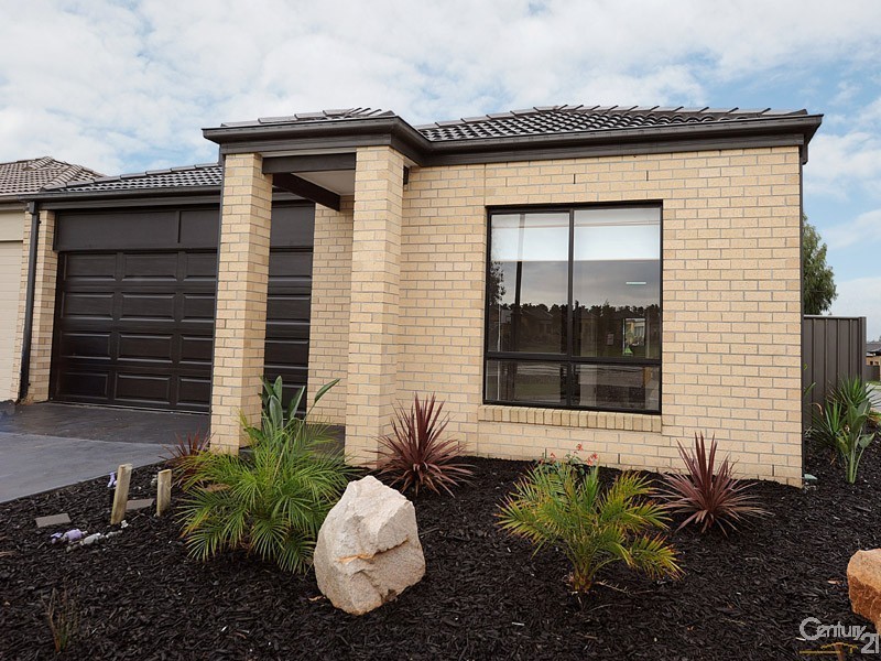 28 Sabel Drive, Cranbourne North VIC 3977