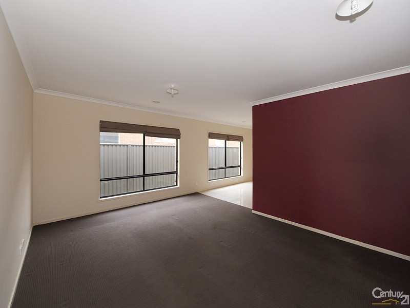 28 Sabel Drive, Cranbourne North VIC 3977