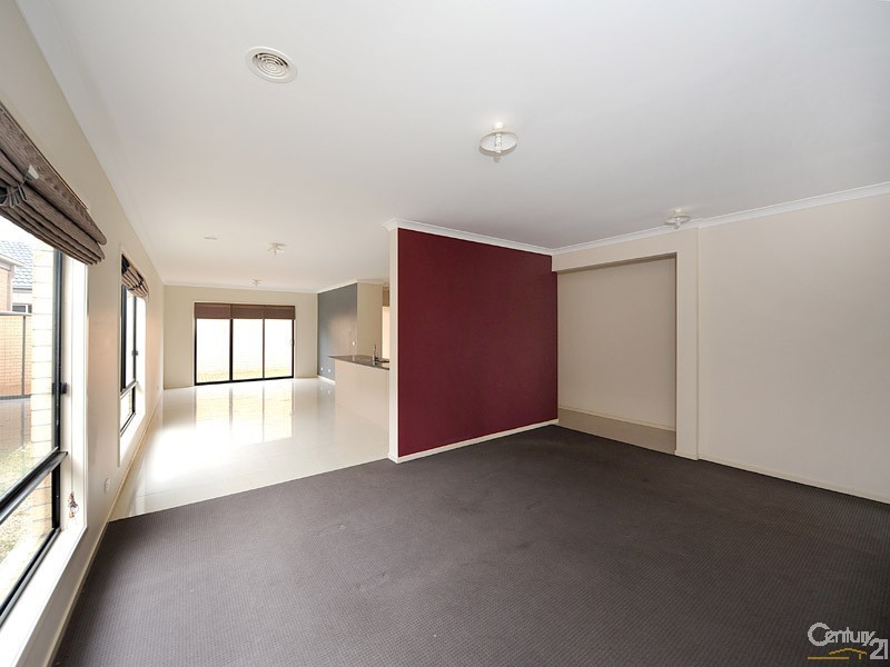 28 Sabel Drive, Cranbourne North VIC 3977