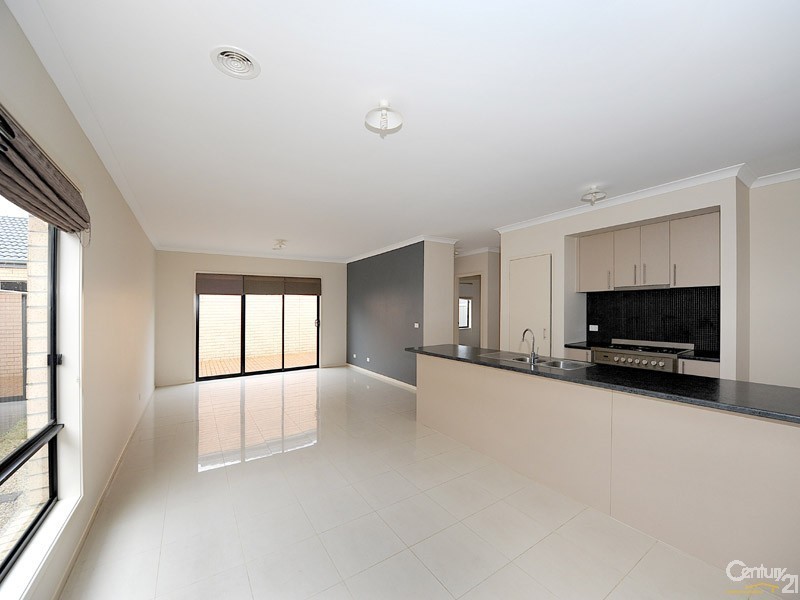 28 Sabel Drive, Cranbourne North VIC 3977