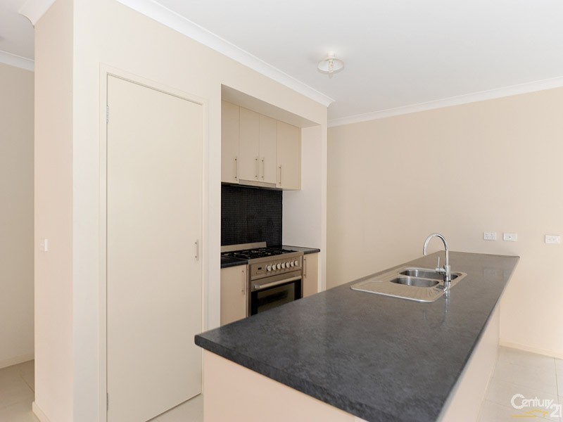 28 Sabel Drive, Cranbourne North VIC 3977