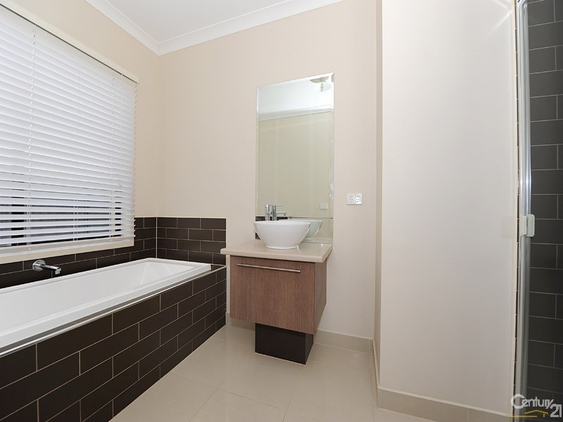 28 Sabel Drive, Cranbourne North VIC 3977