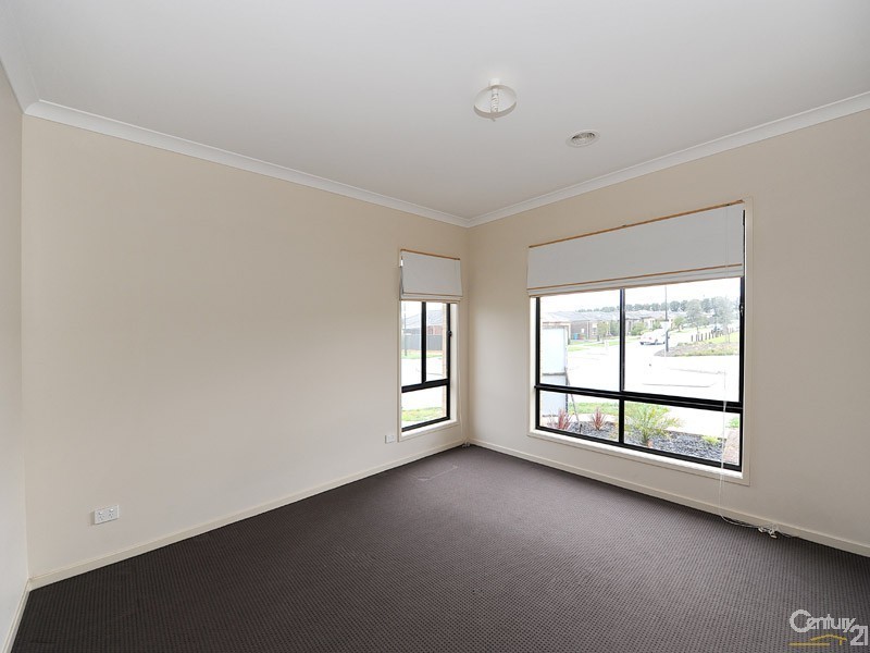 28 Sabel Drive, Cranbourne North VIC 3977