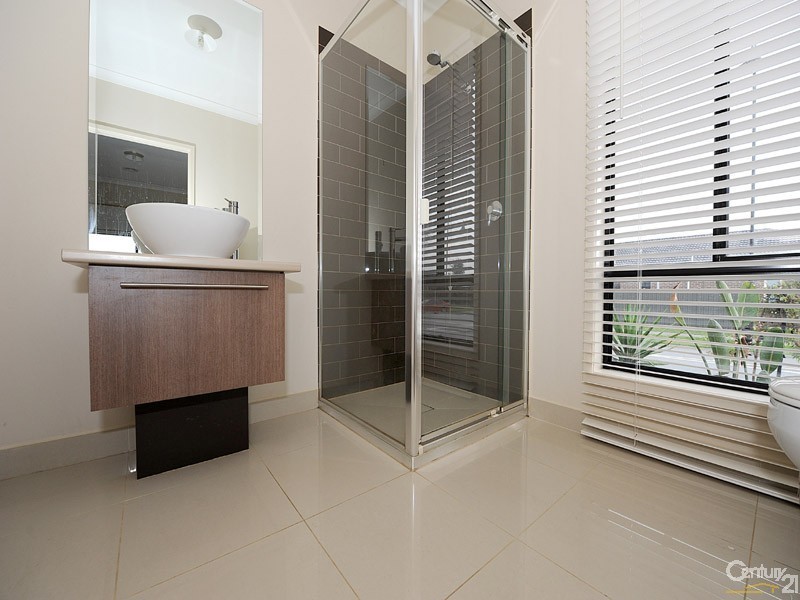 28 Sabel Drive, Cranbourne North VIC 3977