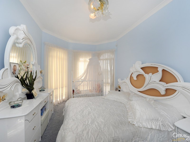 62 Eleanore Crescent, Hallam VIC 3803