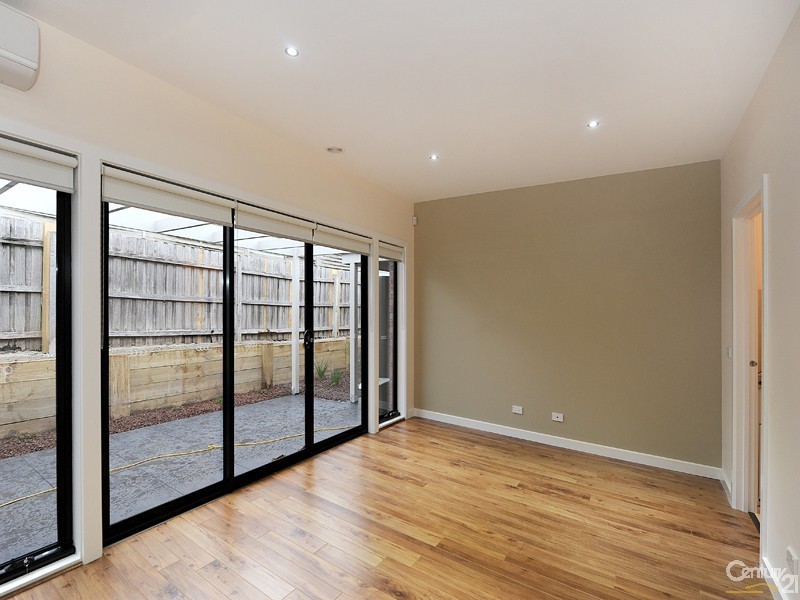 2/7 Amber Crescent, Narre Warren VIC 3805