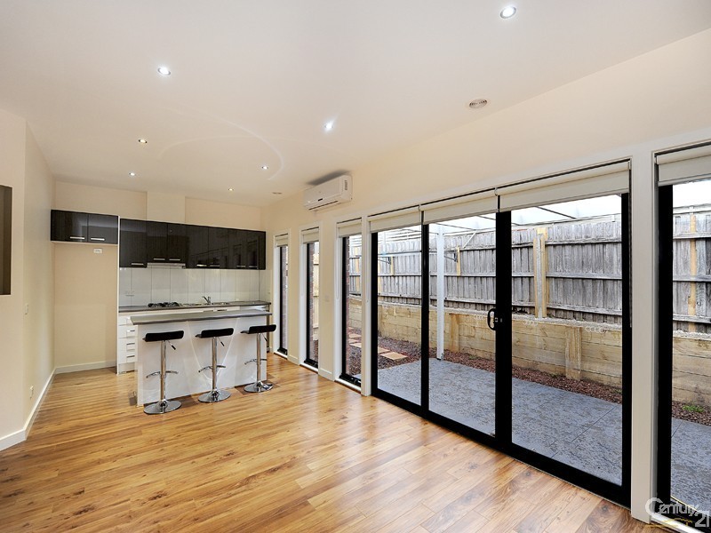 2/7 Amber Crescent, Narre Warren VIC 3805