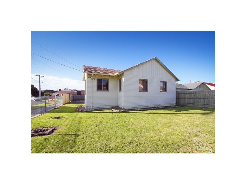 8 Curtin Crescent, Dandenong North VIC 3175