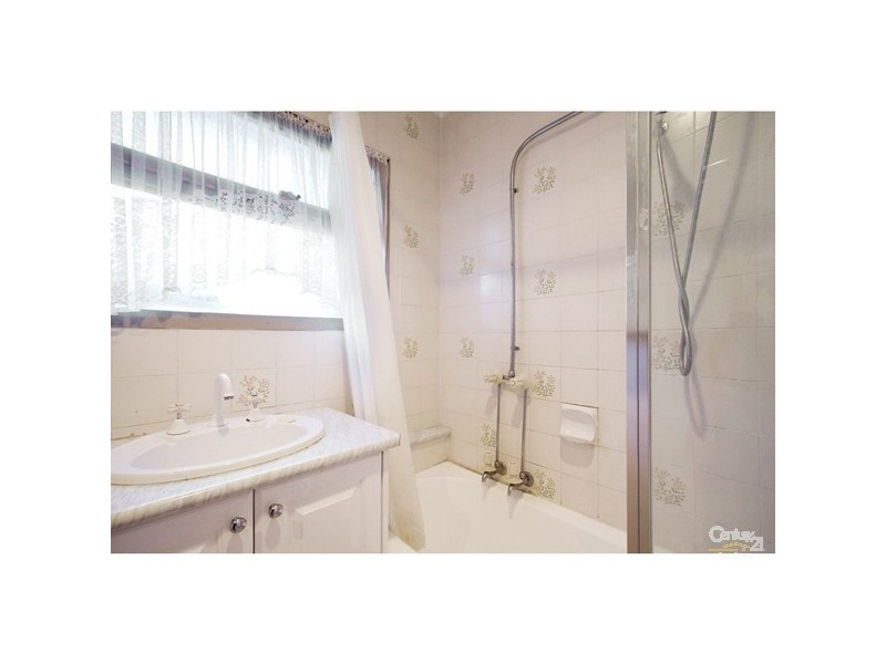 8 Curtin Crescent, Dandenong North VIC 3175