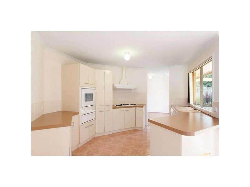 8 Jason Close, Berwick VIC 3806