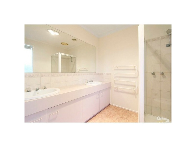 8 Jason Close, Berwick VIC 3806