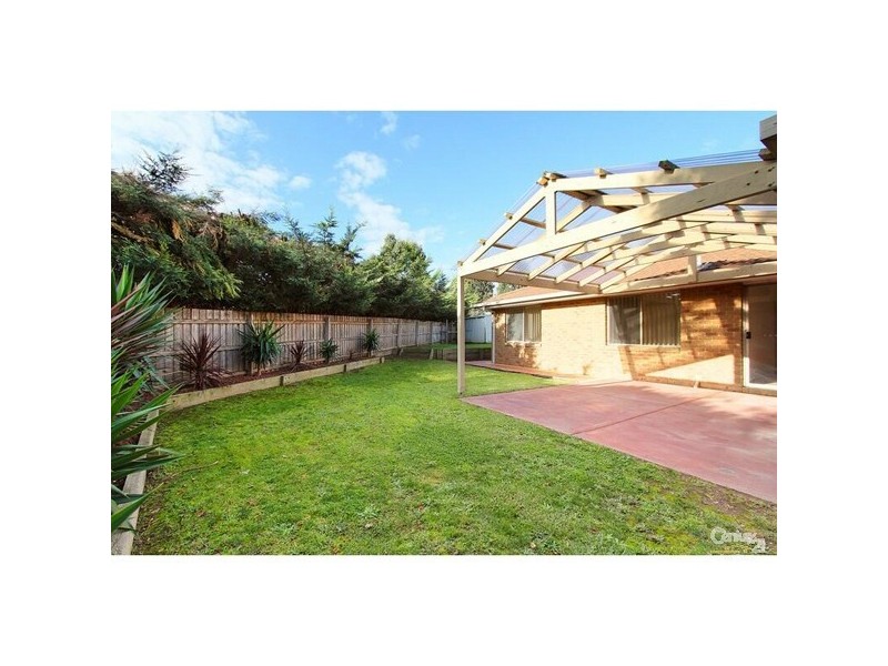 8 Jason Close, Berwick VIC 3806