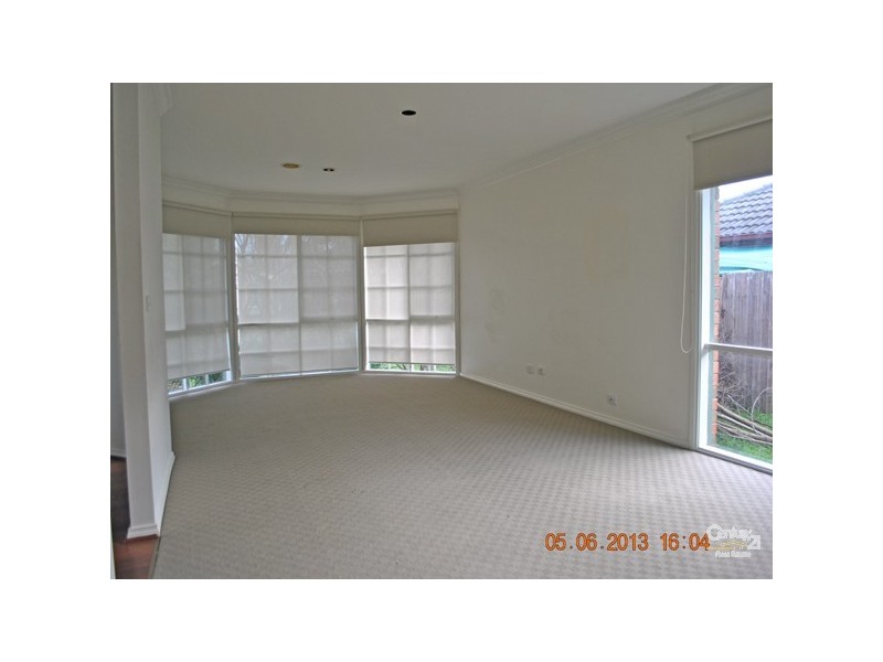 12 Hedgeley Drive, Berwick VIC 3806