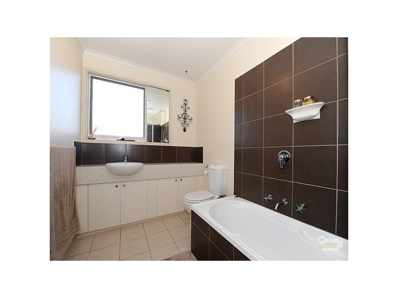 2 Warren Close, Narre Warren VIC 3805