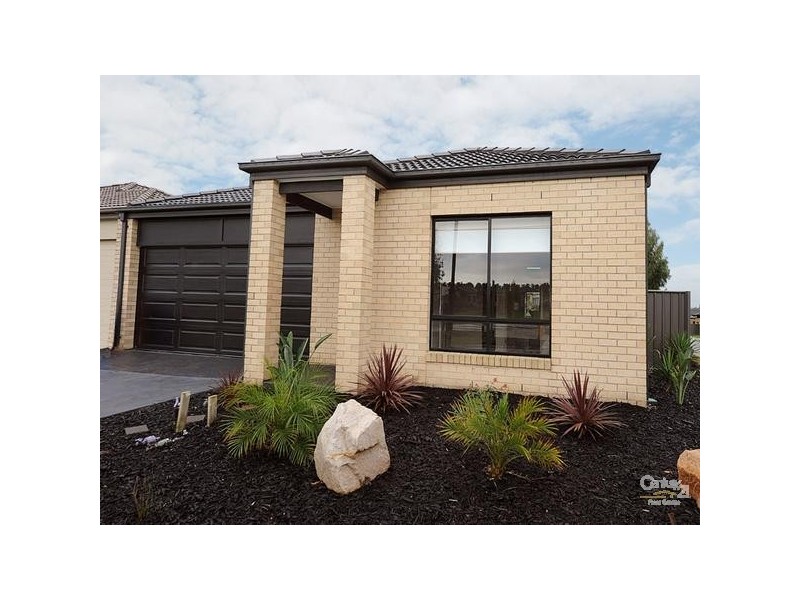 28 Sabel Drive, Cranbourne North VIC 3977