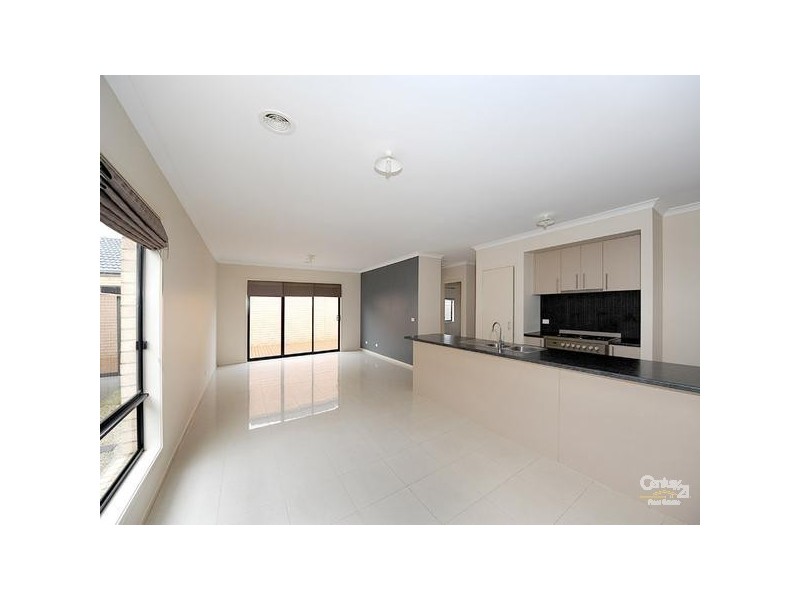 28 Sabel Drive, Cranbourne North VIC 3977