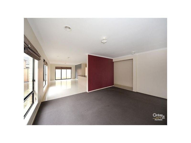 28 Sabel Drive, Cranbourne North VIC 3977