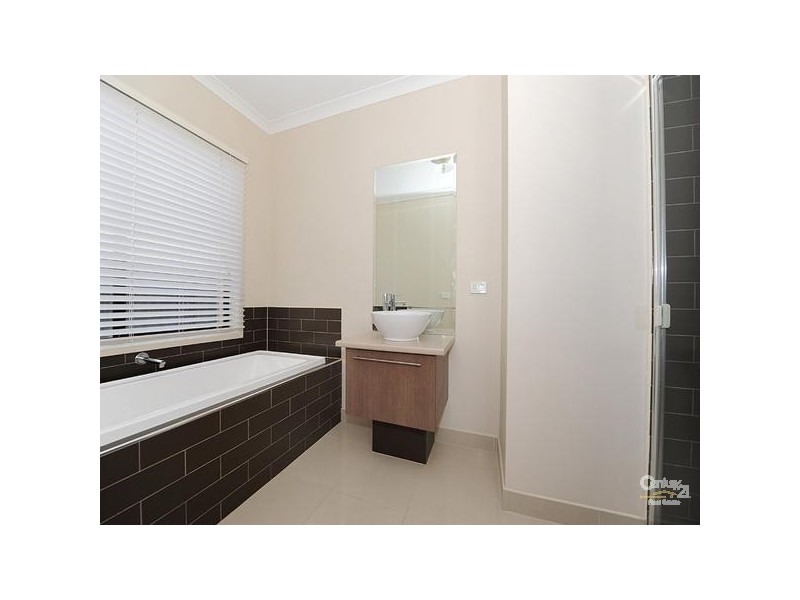 28 Sabel Drive, Cranbourne North VIC 3977