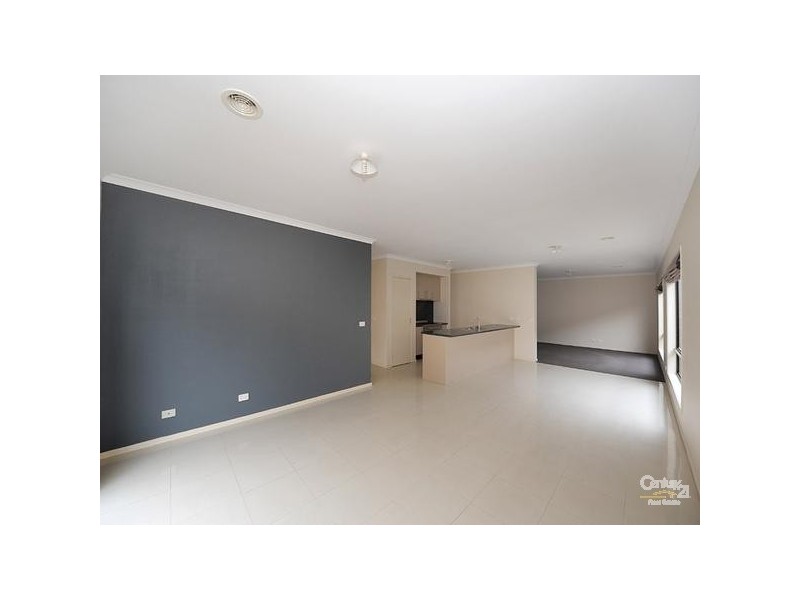 28 Sabel Drive, Cranbourne North VIC 3977