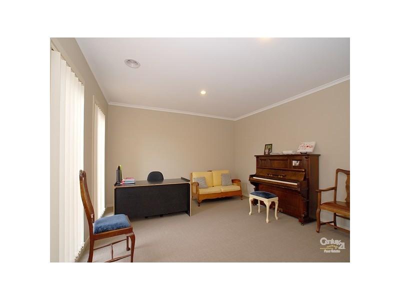 19 Monarch Road, Berwick VIC 3806