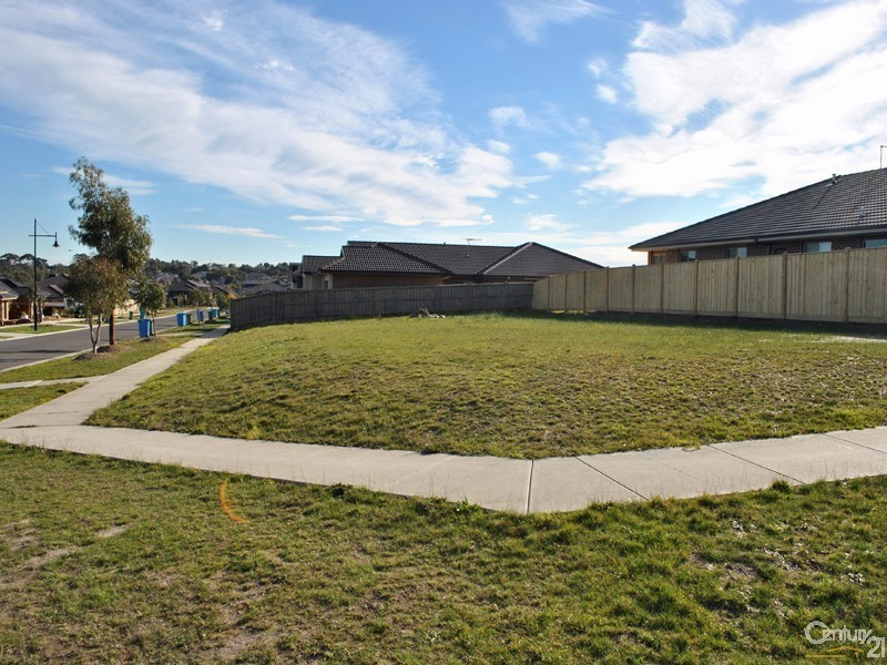 27 Rennison Drive, Cranbourne VIC 3977