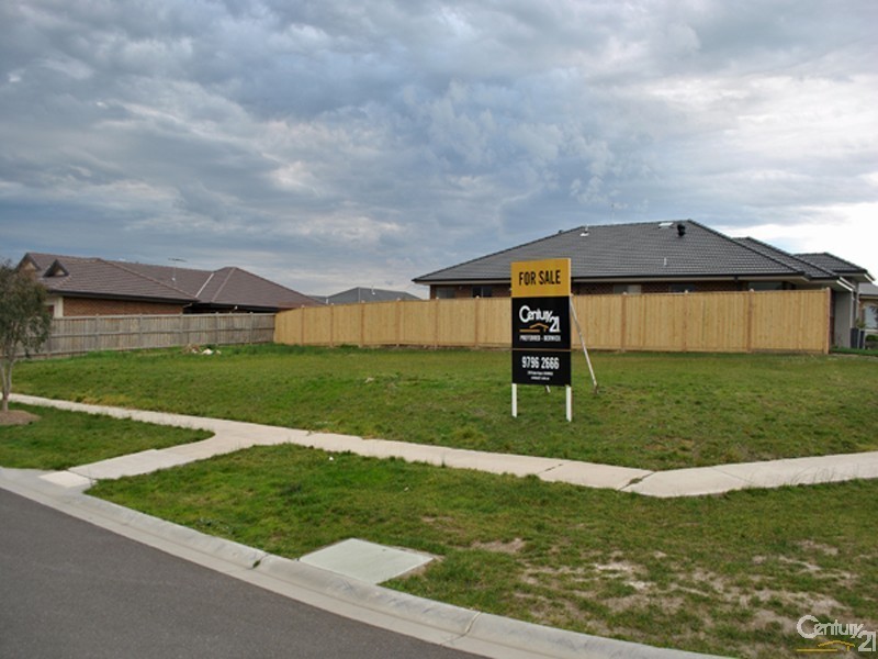 27 Rennison Drive, Cranbourne VIC 3977