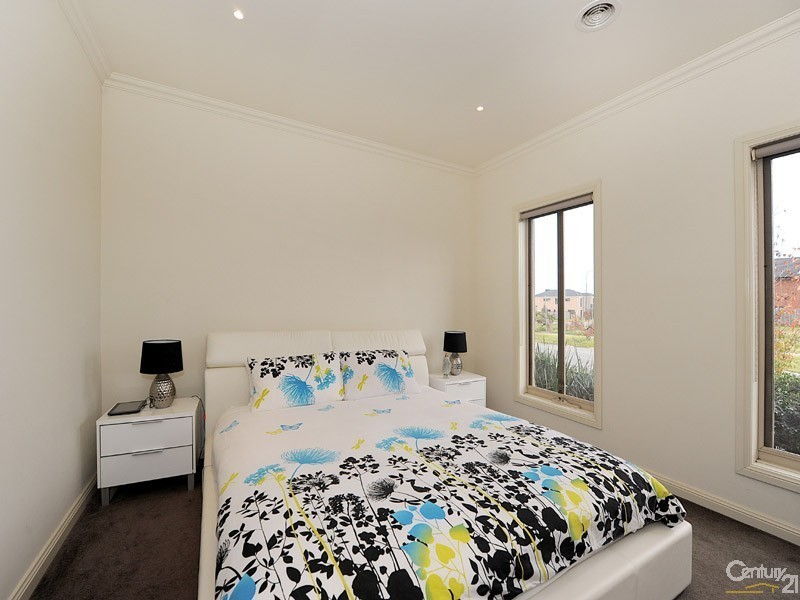 2 Speranza Place, Lynbrook VIC 3975