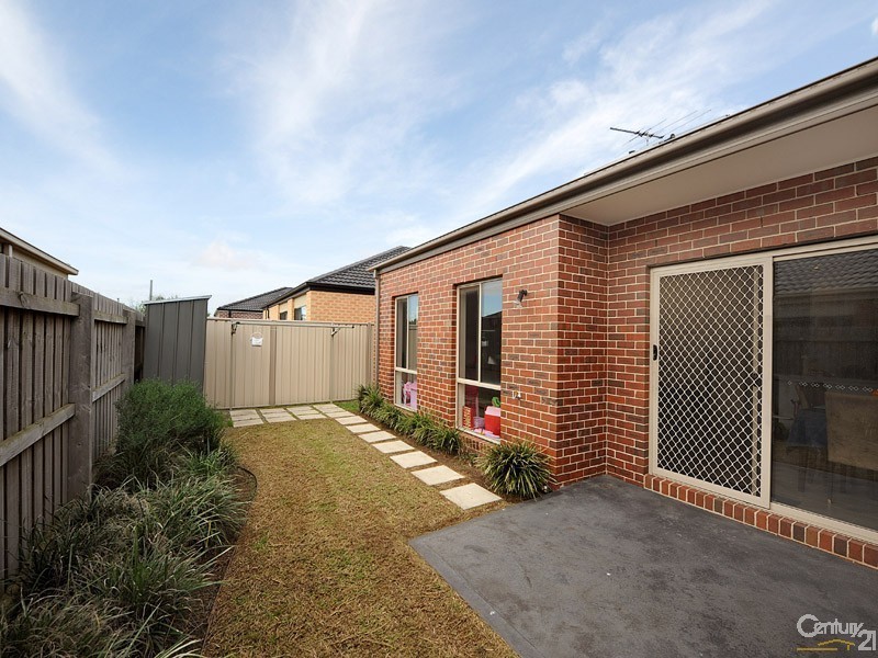 2 Speranza Place, Lynbrook VIC 3975