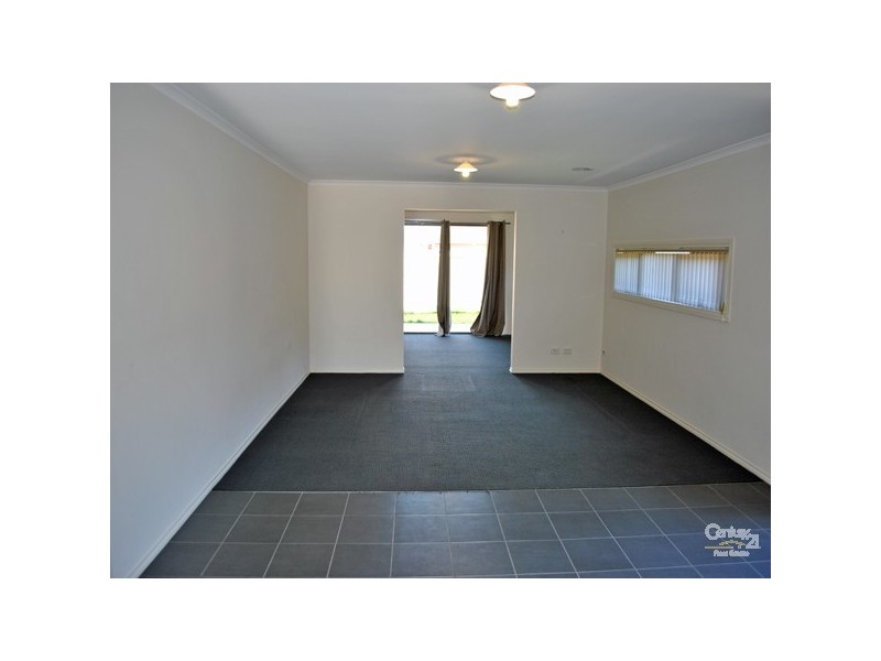 21 Evesham Street, Cranbourne North VIC 3977