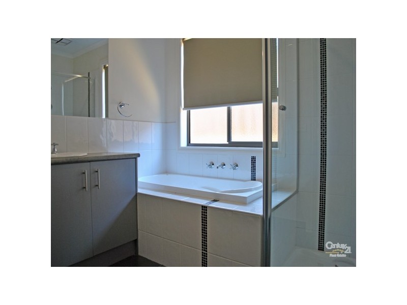 21 Evesham Street, Cranbourne North VIC 3977