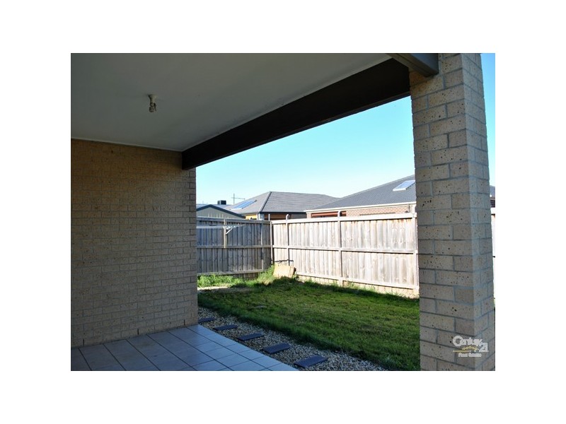 21 Evesham Street, Cranbourne North VIC 3977