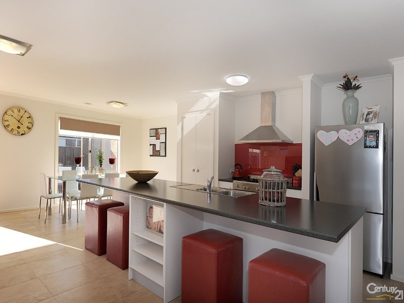 49 Bushranger Boulevard, Cranbourne East VIC 3977