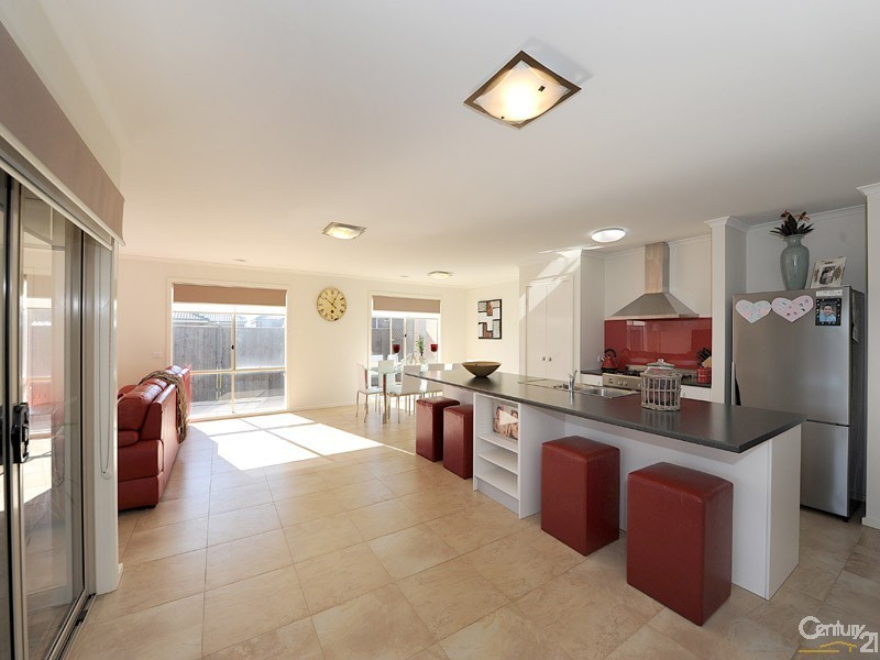 49 Bushranger Boulevard, Cranbourne East VIC 3977