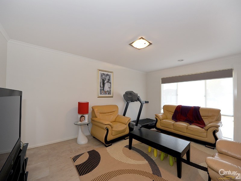 49 Bushranger Boulevard, Cranbourne East VIC 3977