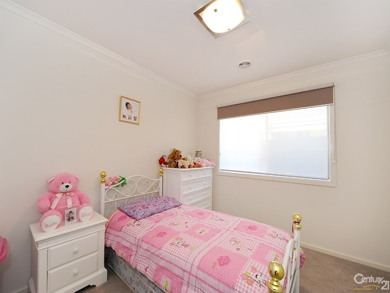 49 Bushranger Boulevard, Cranbourne East VIC 3977