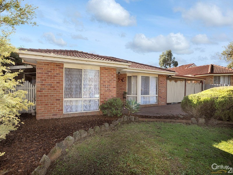 38 Frances Crescent, Cranbourne North VIC 3977
