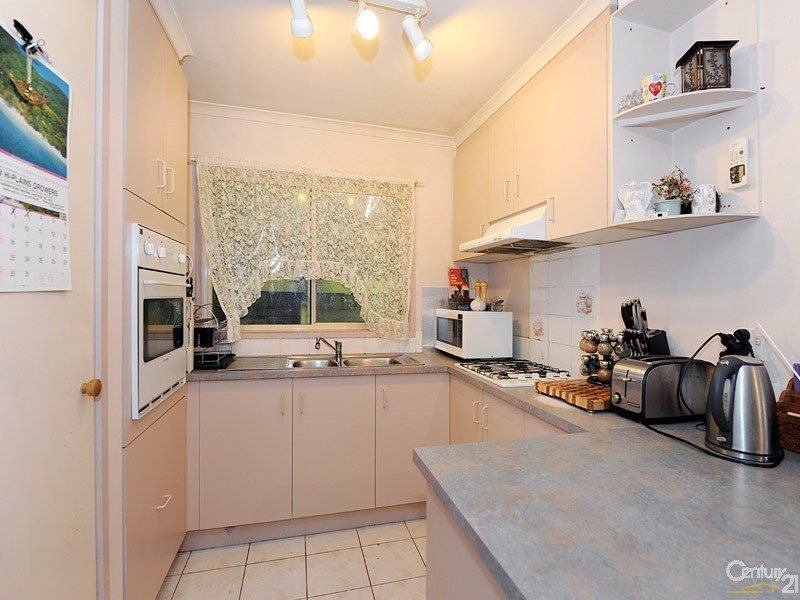 38 Frances Crescent, Cranbourne North VIC 3977