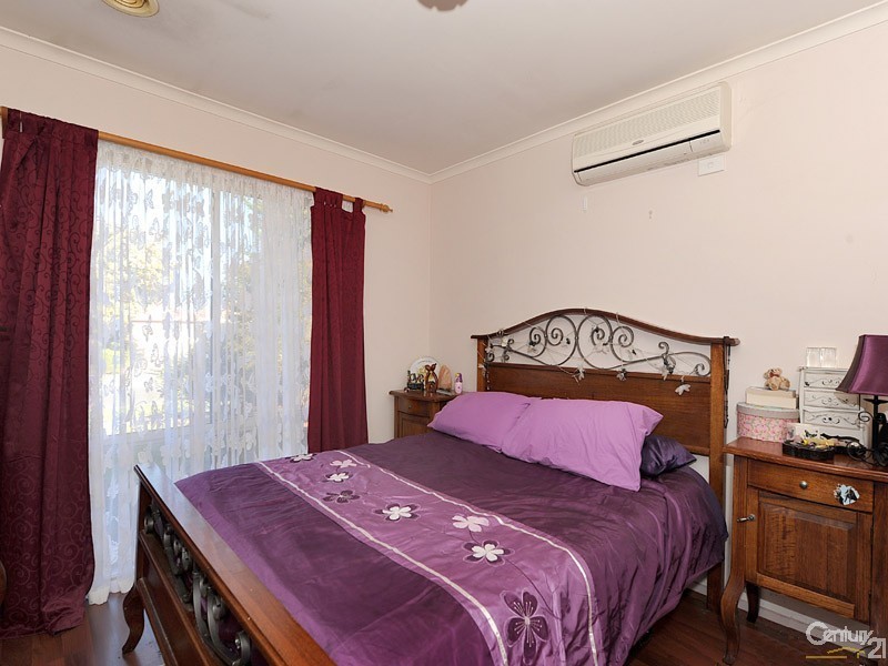 38 Frances Crescent, Cranbourne North VIC 3977