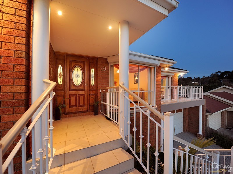 10 Dirkala Retreat, Berwick VIC 3806