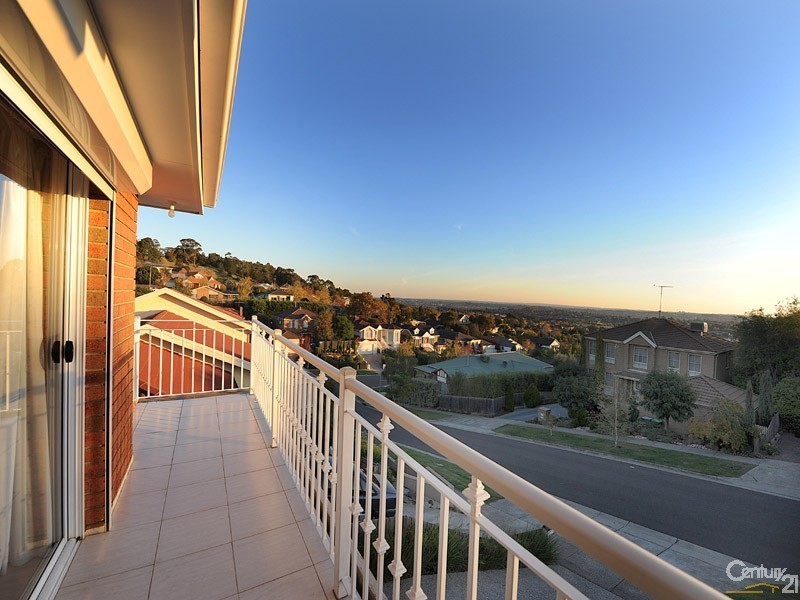 10 Dirkala Retreat, Berwick VIC 3806