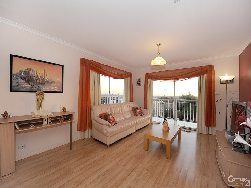 10 Dirkala Retreat, Berwick VIC 3806