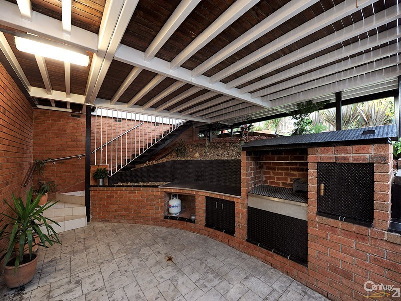 10 Dirkala Retreat, Berwick VIC 3806