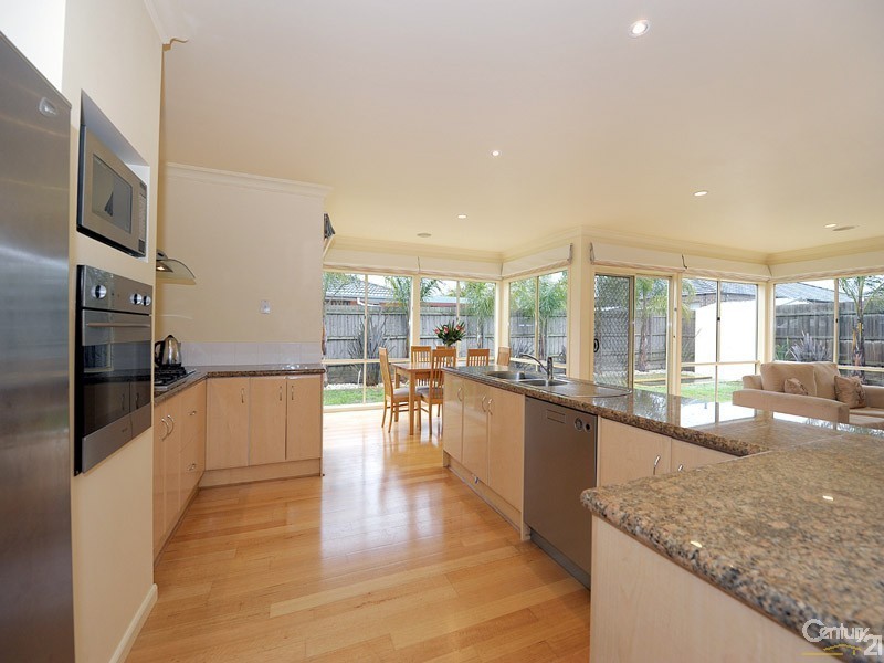 54 Seebeck Drive, Narre Warren South VIC 3805