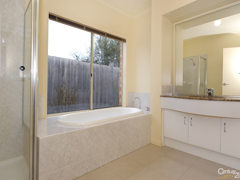 54 Seebeck Drive, Narre Warren South VIC 3805